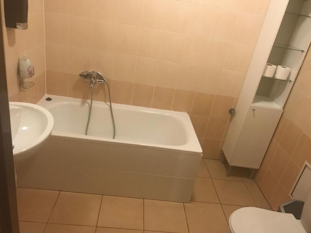 Monastyr Apartments Częstochowa Kültér fotó